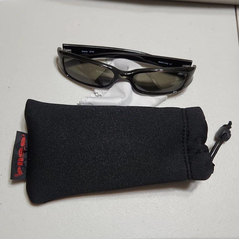 BOLLÉ authentic vintage Unisex sunglasses w/soft case+ microfiber cleaning cloth